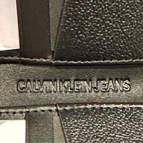 Calvin Klein Micro Pebble Bifold Wallet - Black - Picture 9 of 9